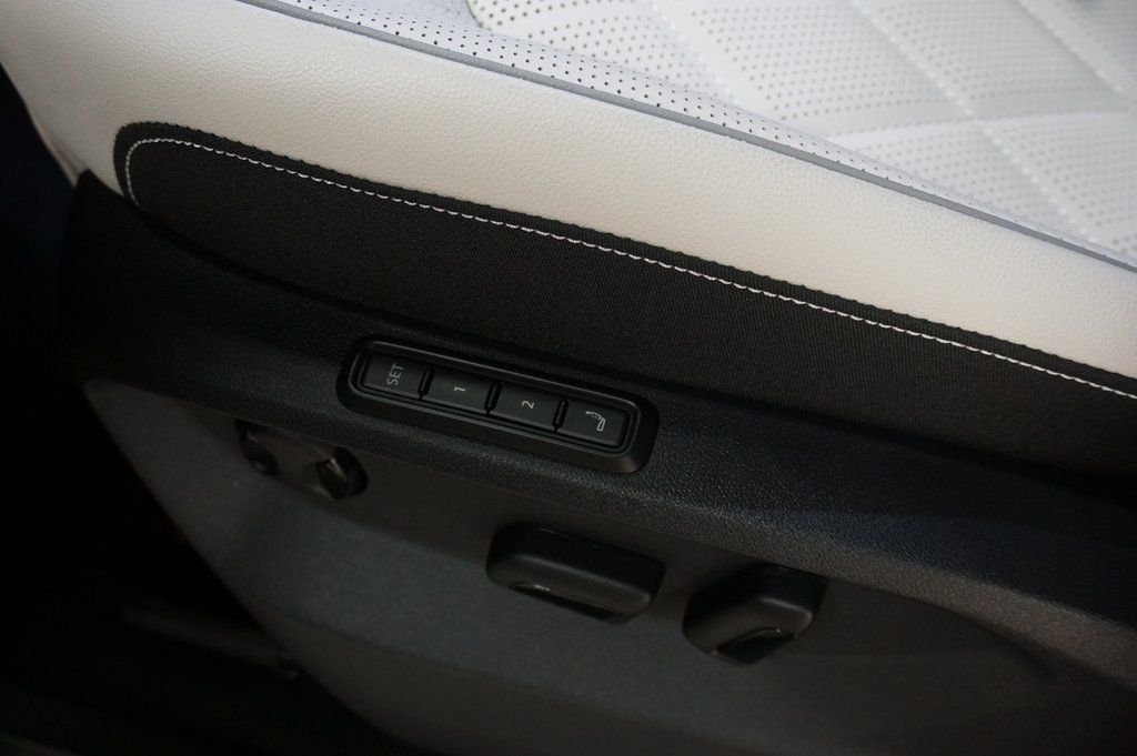 2026 Volkswagen Atlas Cross Sport SEL Premium R-LINE - Photo 28