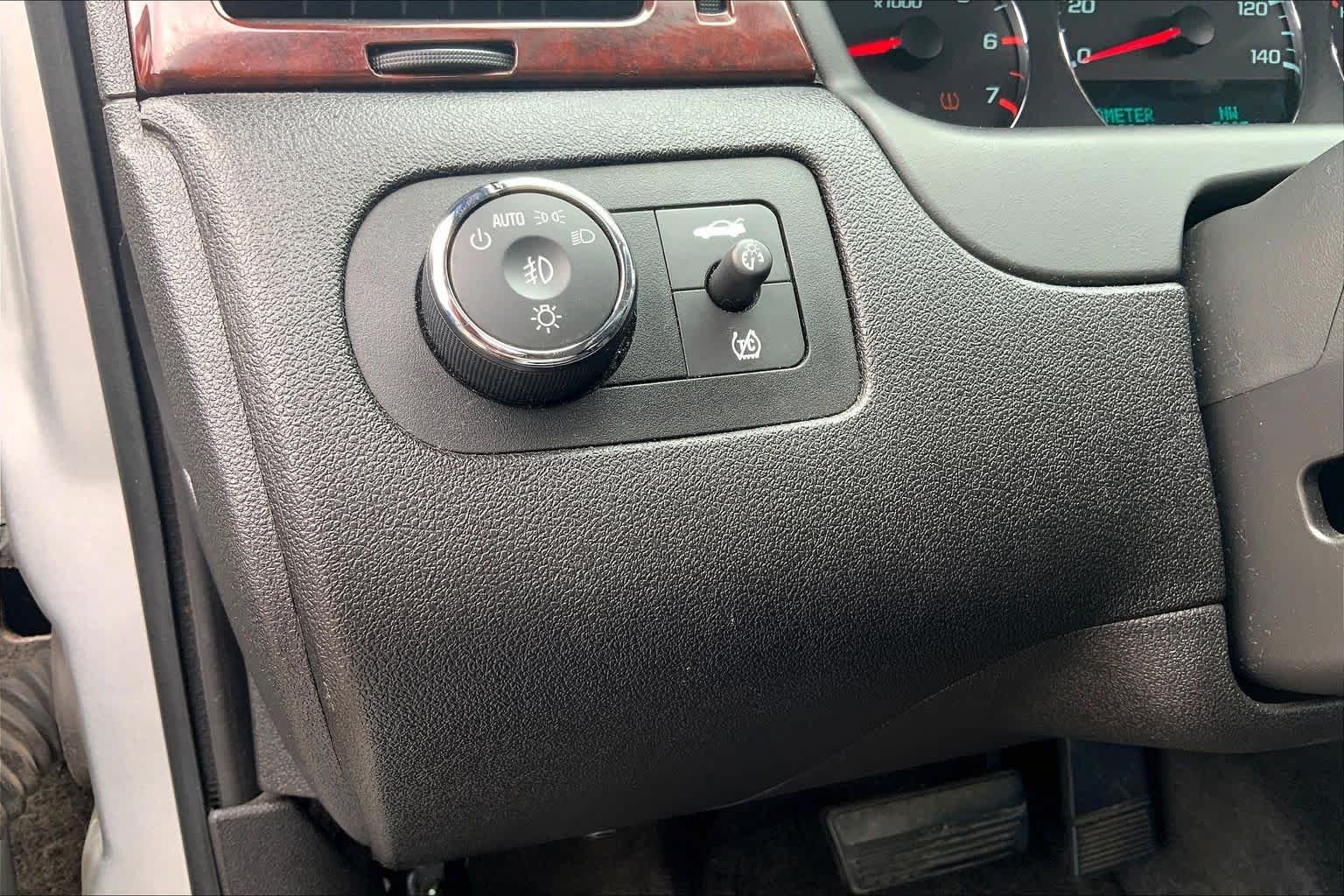 Used 2010 Silver Ice Metallic Chevrolet LT image 31