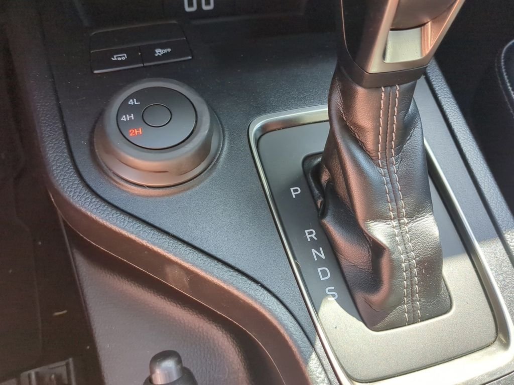 Used 2023 Carbonized Gray Metallic Ford Lariat image 27