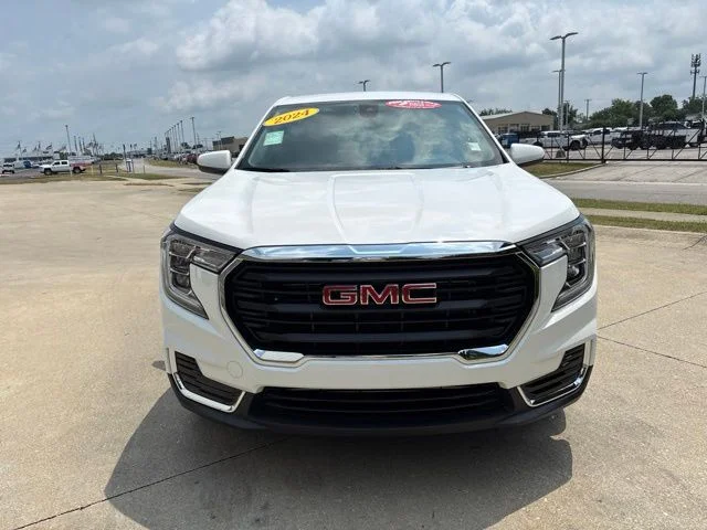 Used 2024 Summit White GMC SLE image 4