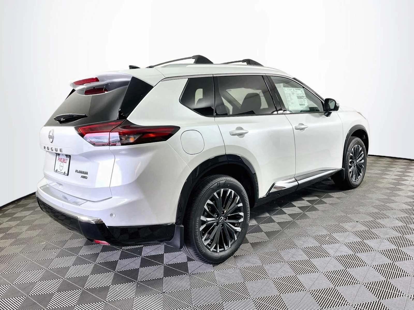 New 2026 Everest White Pearl Tricoat Nissan Platinum image 2