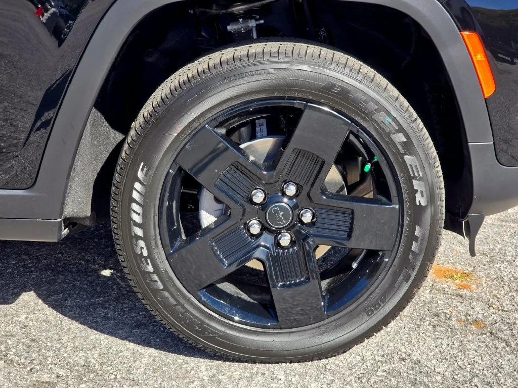 New 2027 Black Jeep Laredo X image 14
