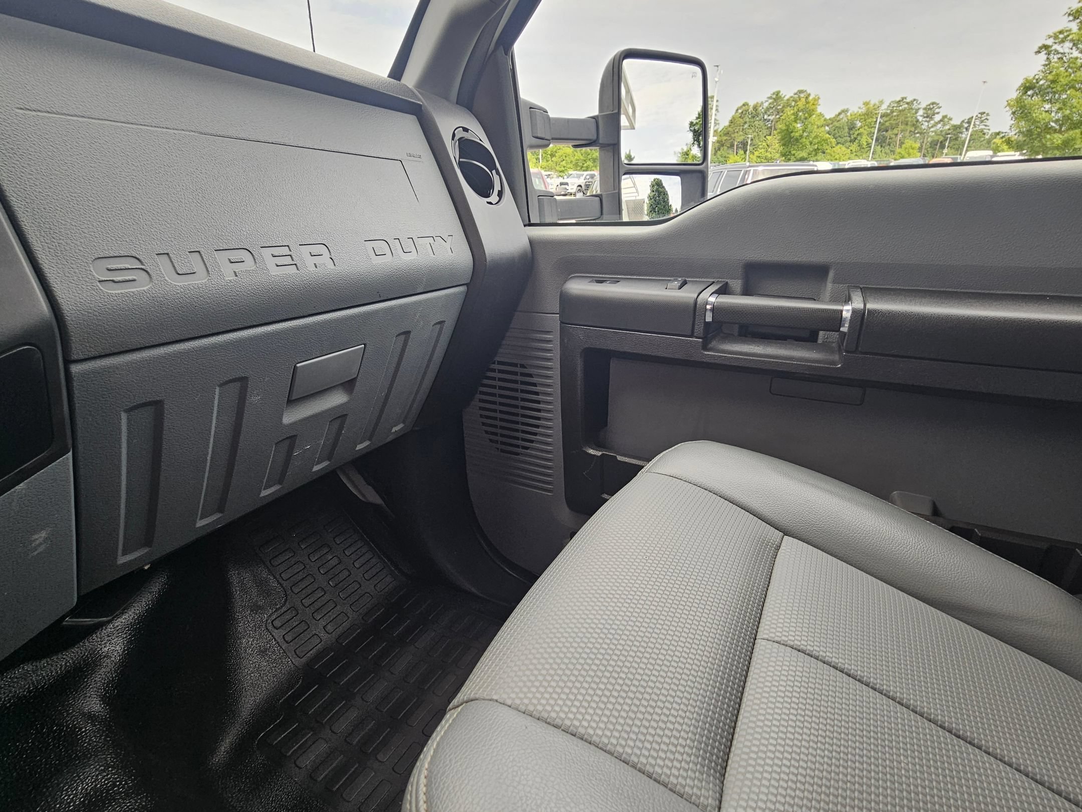Used 2015 Oxford White Ford XL image 11