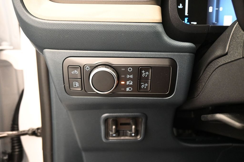 New 2026 Oxford White Ford Lariat image 14