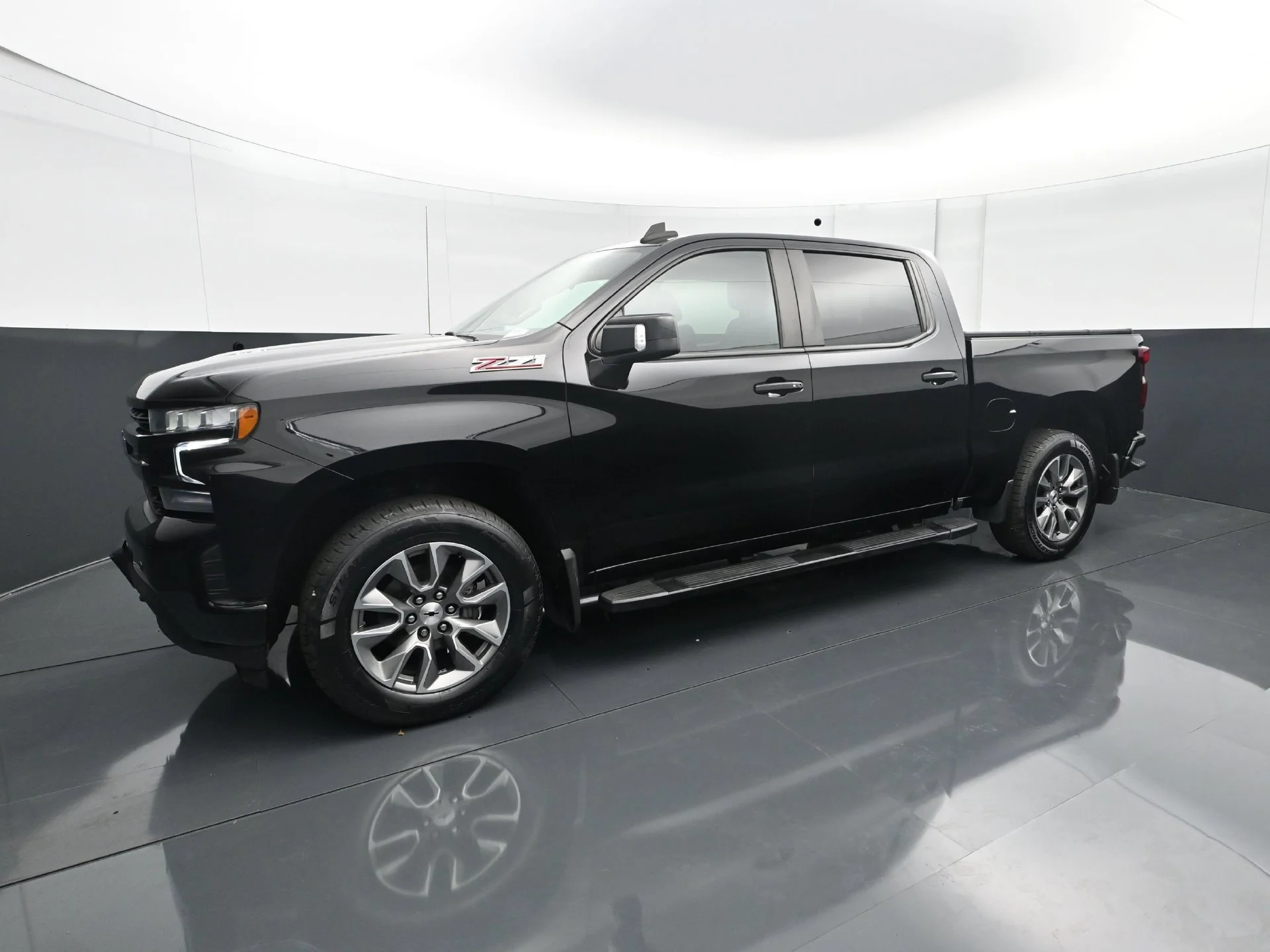 Used 2021 Chevrolet Silverado 1500 RST with VIN 1GCUYEEL6MZ109817 for sale in Minneapolis, Minnesota