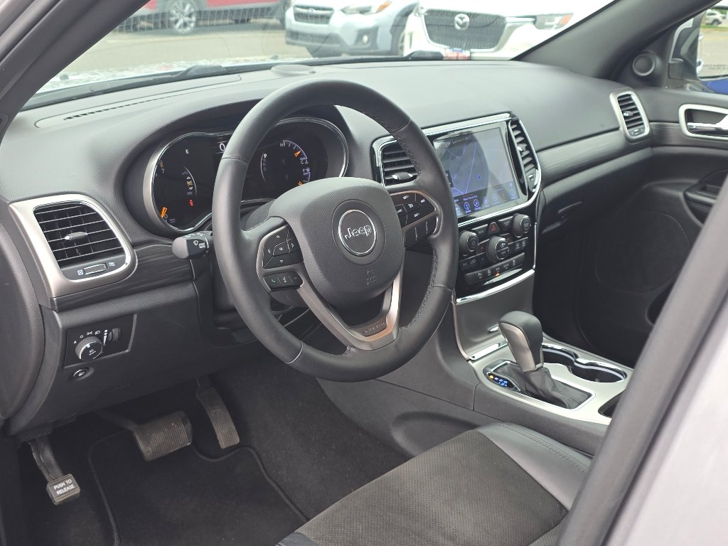 Used 2019 Billet Silver Metallic Clear Coat Jeep Altitude image 32