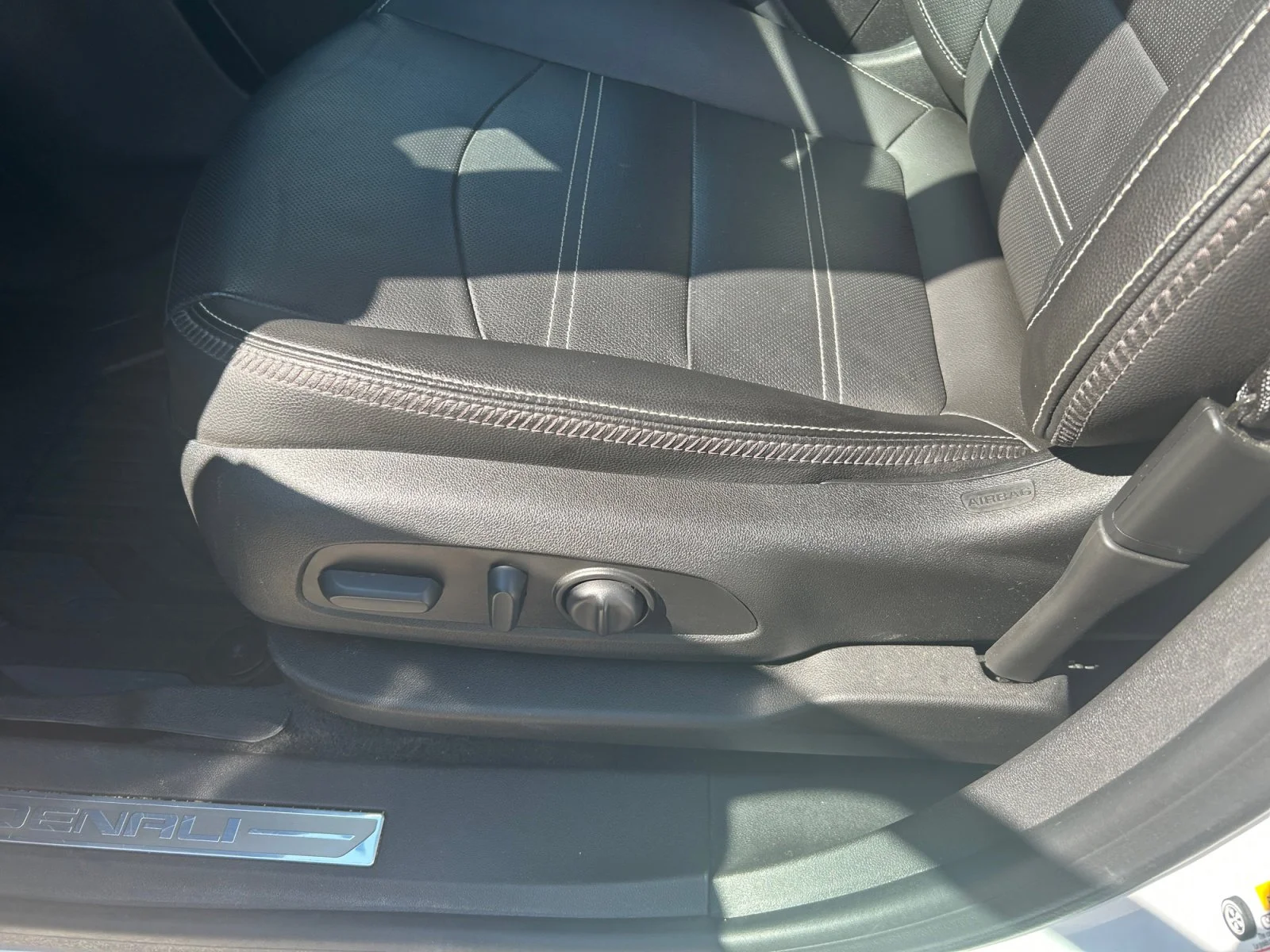 Used 2024 White GMC Denali AWD image 15