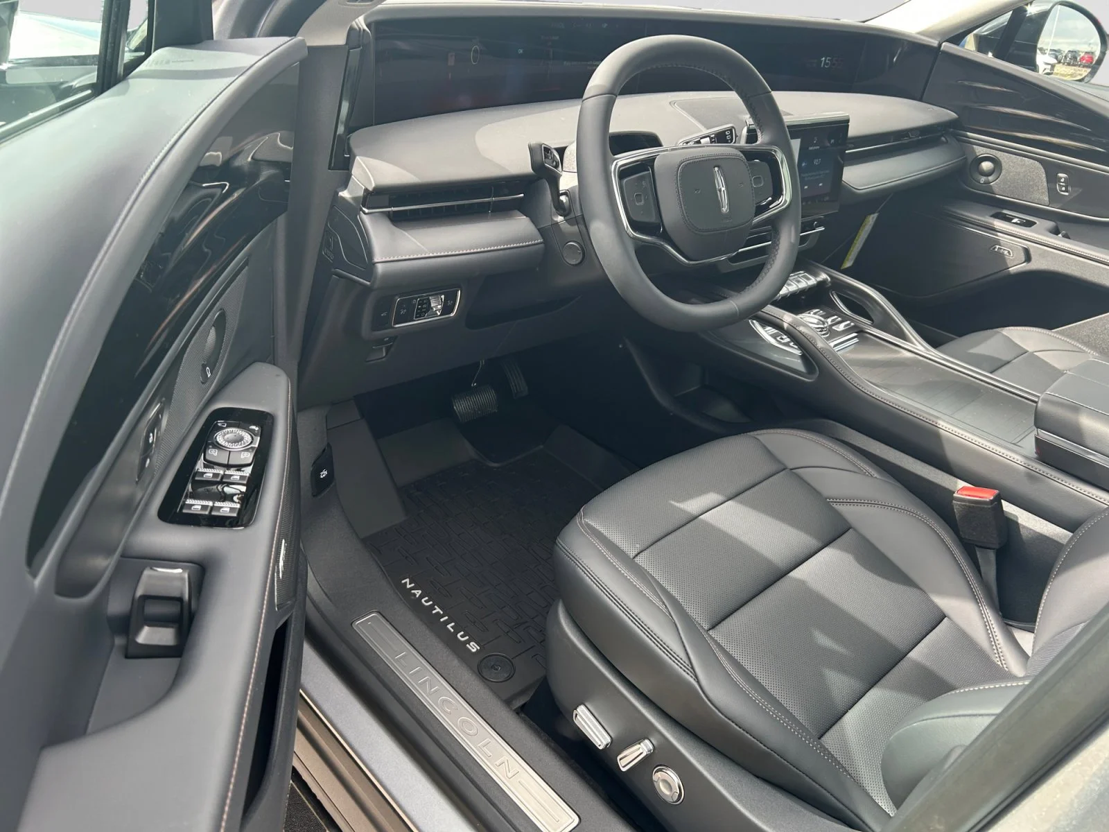 New 2026 Silver Radiance Metallic Clearcoat Lincoln Premiere image 13