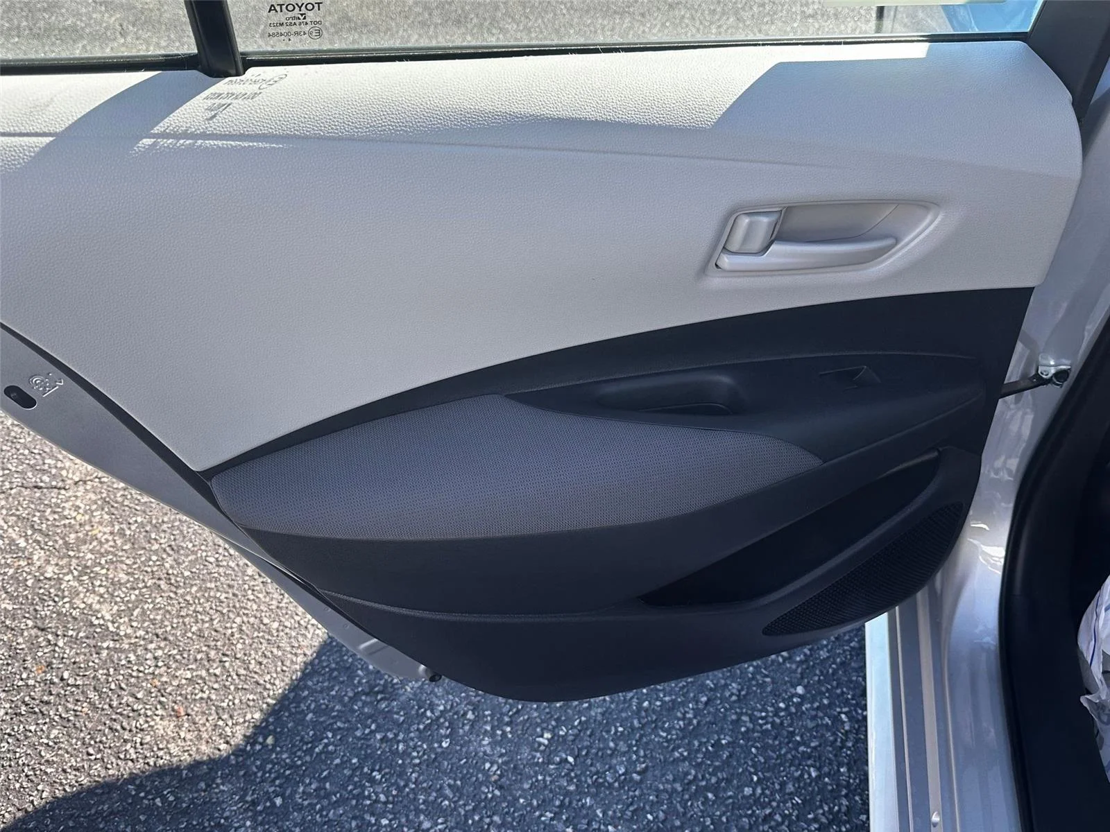 2025 Toyota Corolla LE - Photo 23
