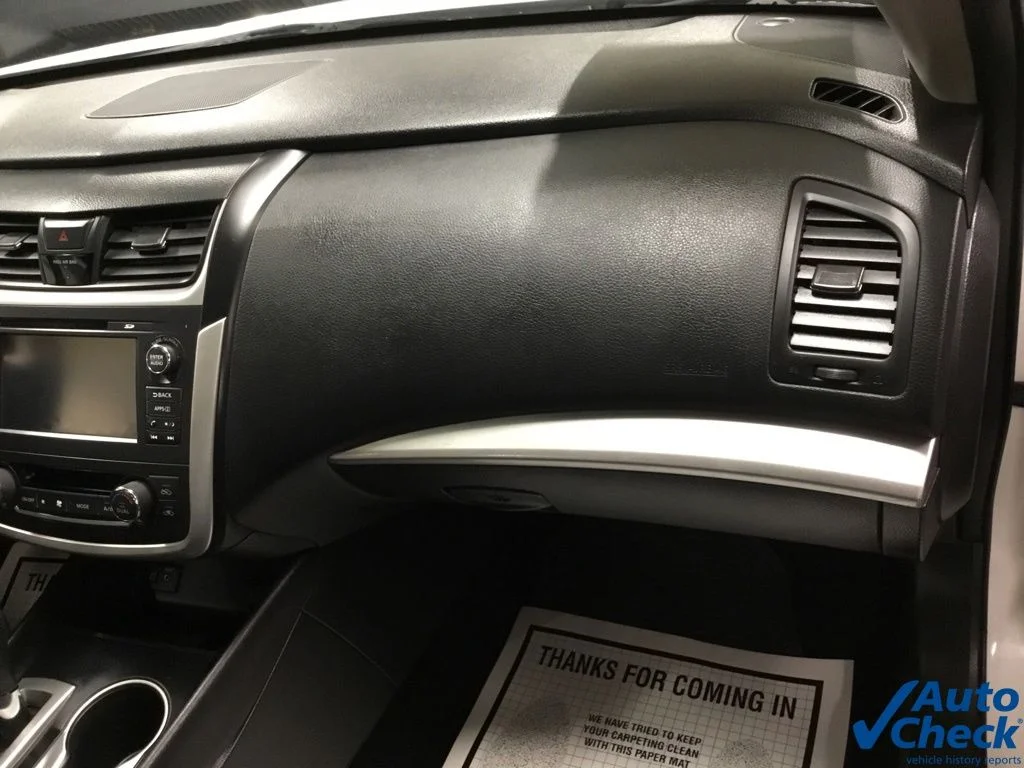 Used 2016 White Nissan 2.5 SV image 37
