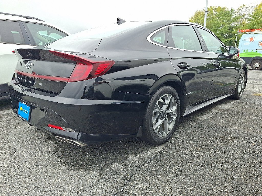 Used 2023 Black Hyundai SEL image 6