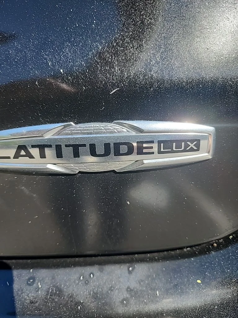 Used 2023 Black Jeep Latitude Lux image 5