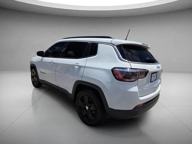Used 2022 Bright White Clearcoat Jeep Latitude image 3