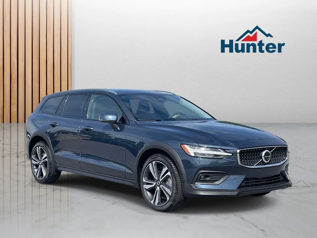 2026 Volvo V60 Cross Country B5 Plus AWD's photo