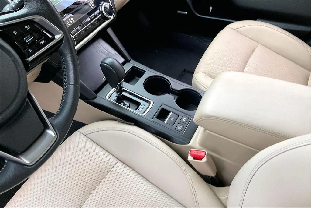 Used 2018 White Subaru 2.5i image 19