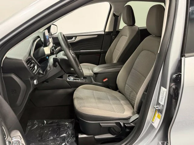 Used 2021 Silver Ford SE image 12