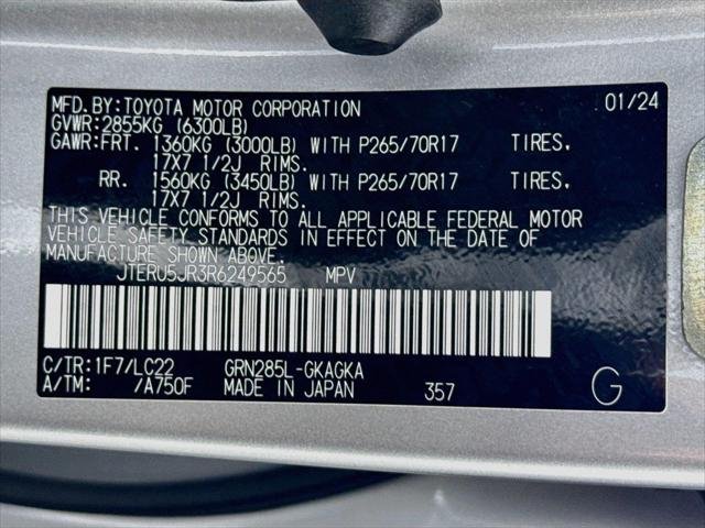 Certified Used 2024 CLASSIC SILVER METALLIC Toyota  image 46