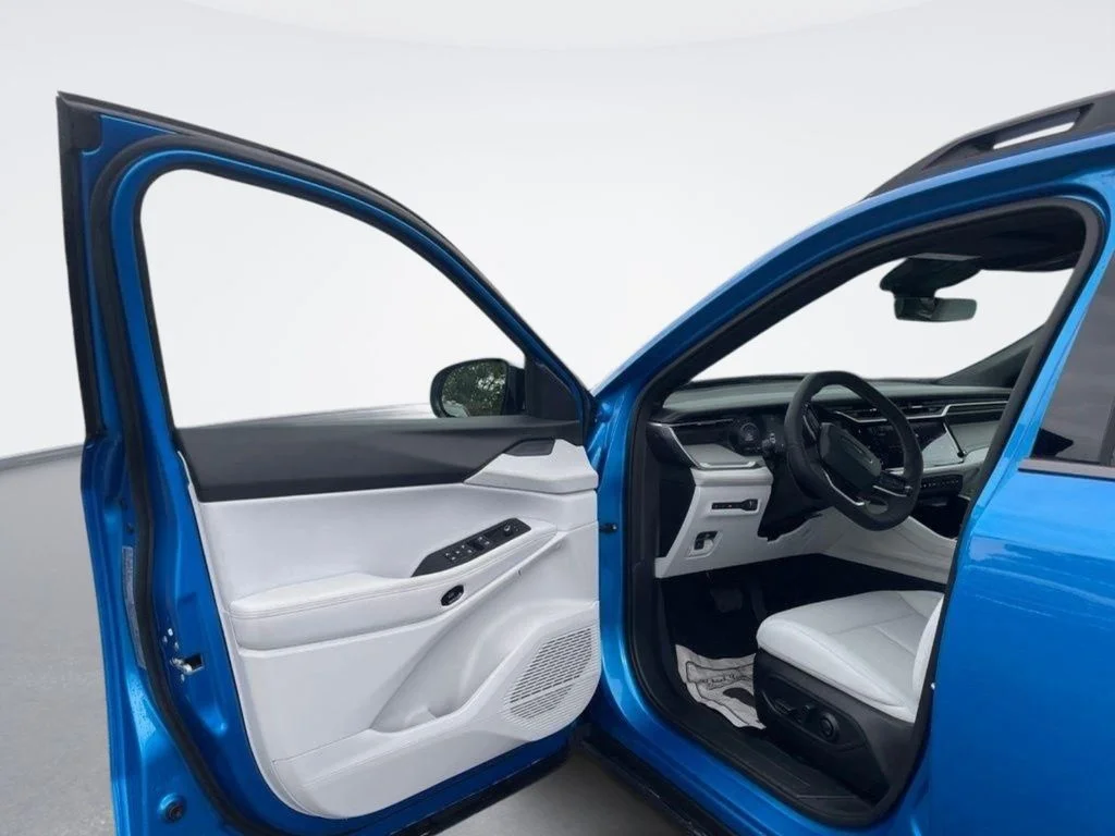 New 2026 Hydro Blue Pearlcoat Jeep Laredo image 15