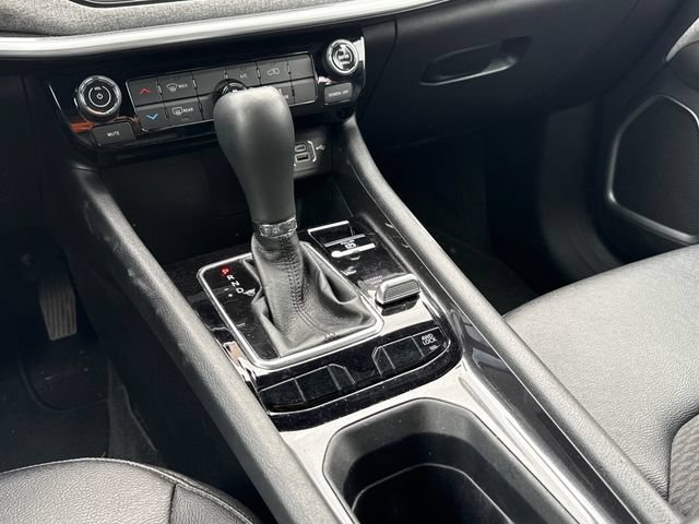 Used 2024 Bright White Clearcoat Jeep Latitude image 11