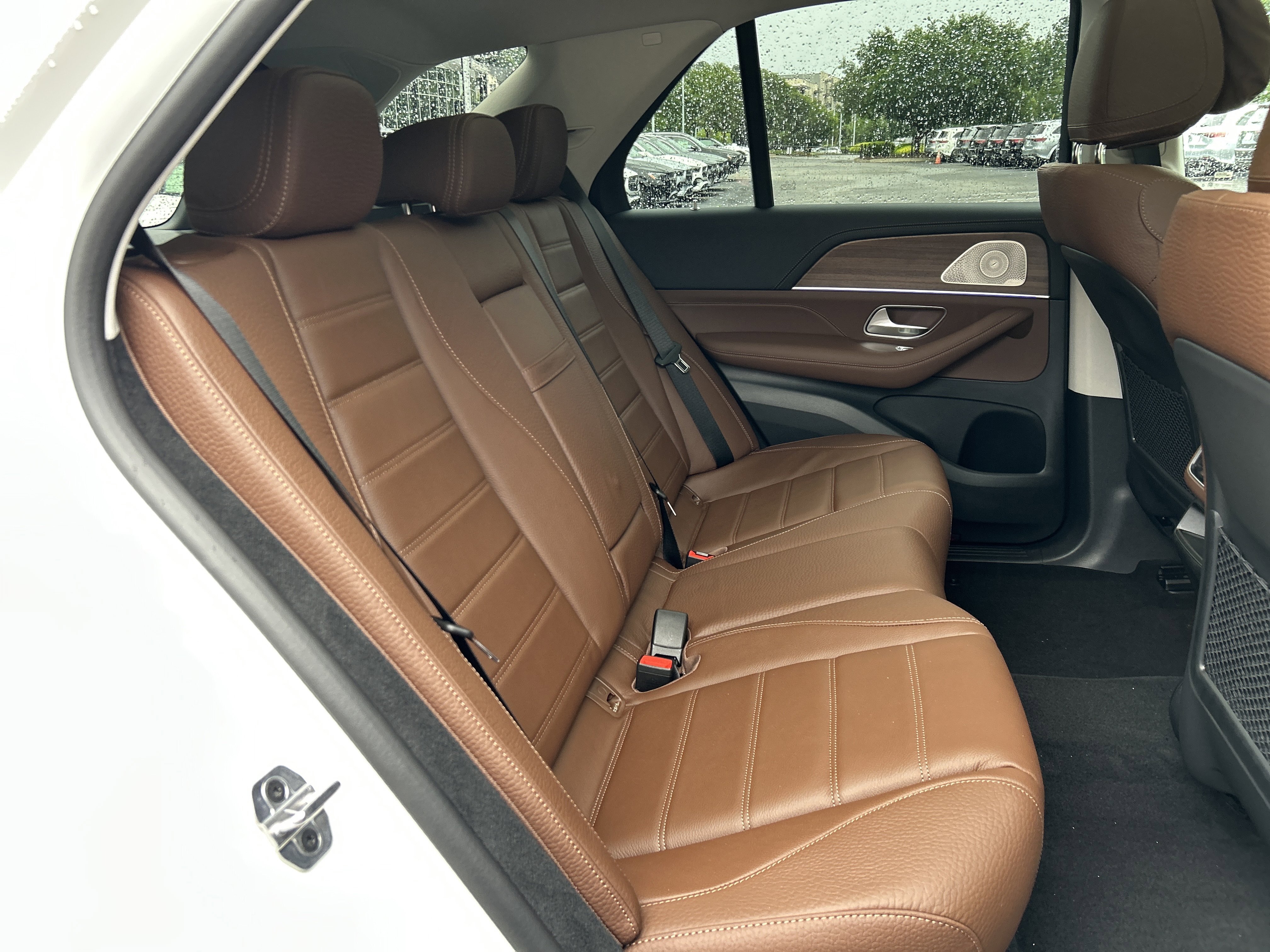 New 2026 MANUFAKTUR Moonlight White Metallic Mercedes-Benz GLE 450 4MATIC® SUV image 40