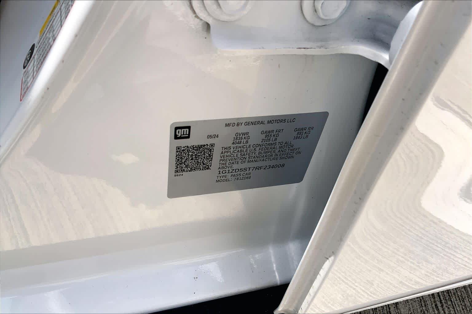 Used 2024 Summit White Chevrolet LT image 31