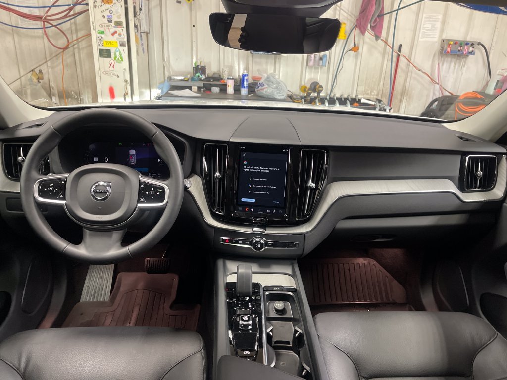 Used 2025 Crystal White Volvo T8 Plus image 18