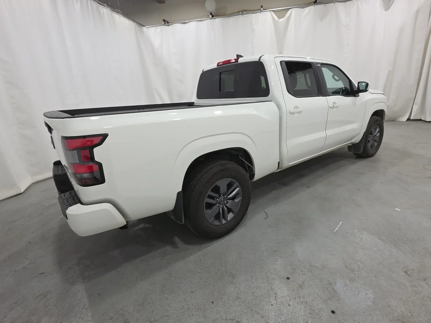 Used 2025 Whi/white Nissan SV image 8