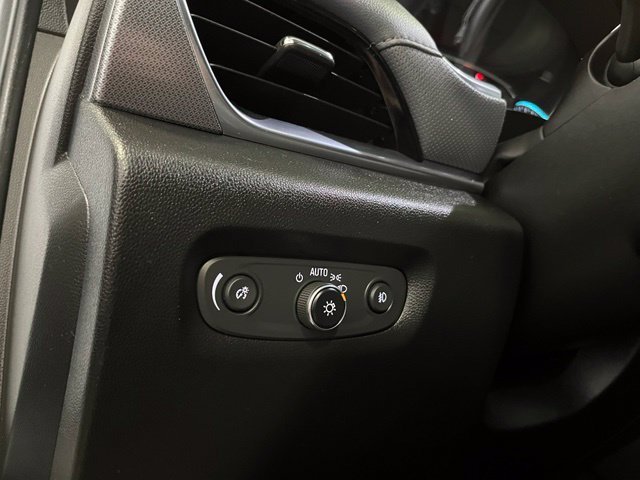 Used 2019 White Chevrolet Premier image 18
