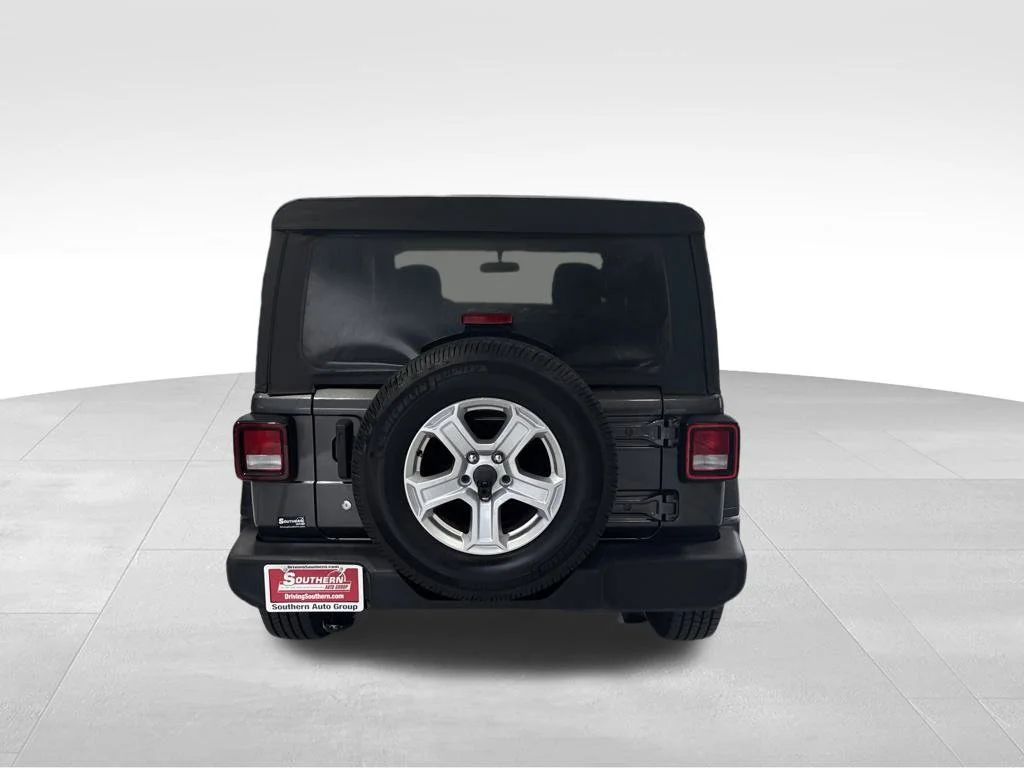 Used 2019 Gray Jeep Sport S image 7
