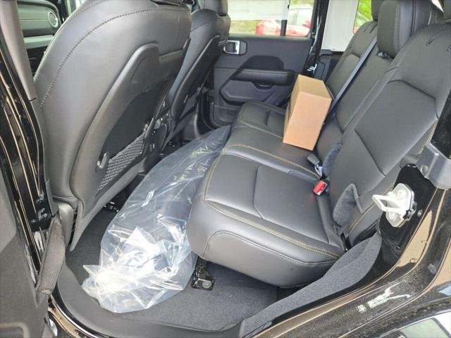 New 2026 Black Clear-Coat Exterior Paint Jeep Sahara image 44