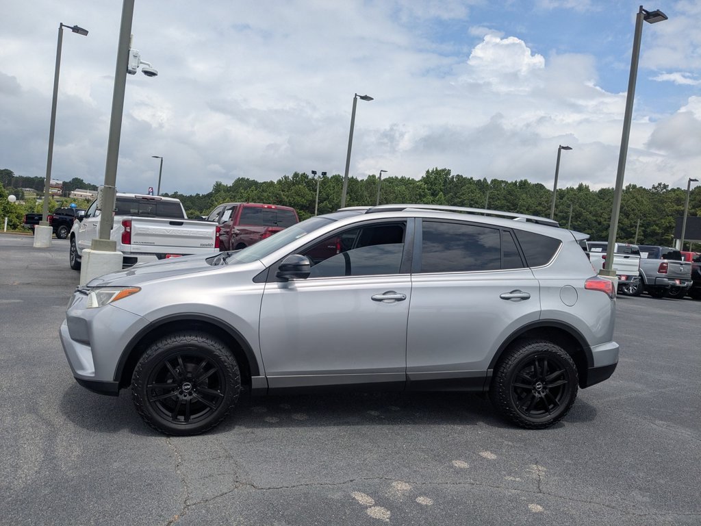 Used 2018  Toyota LE image 8