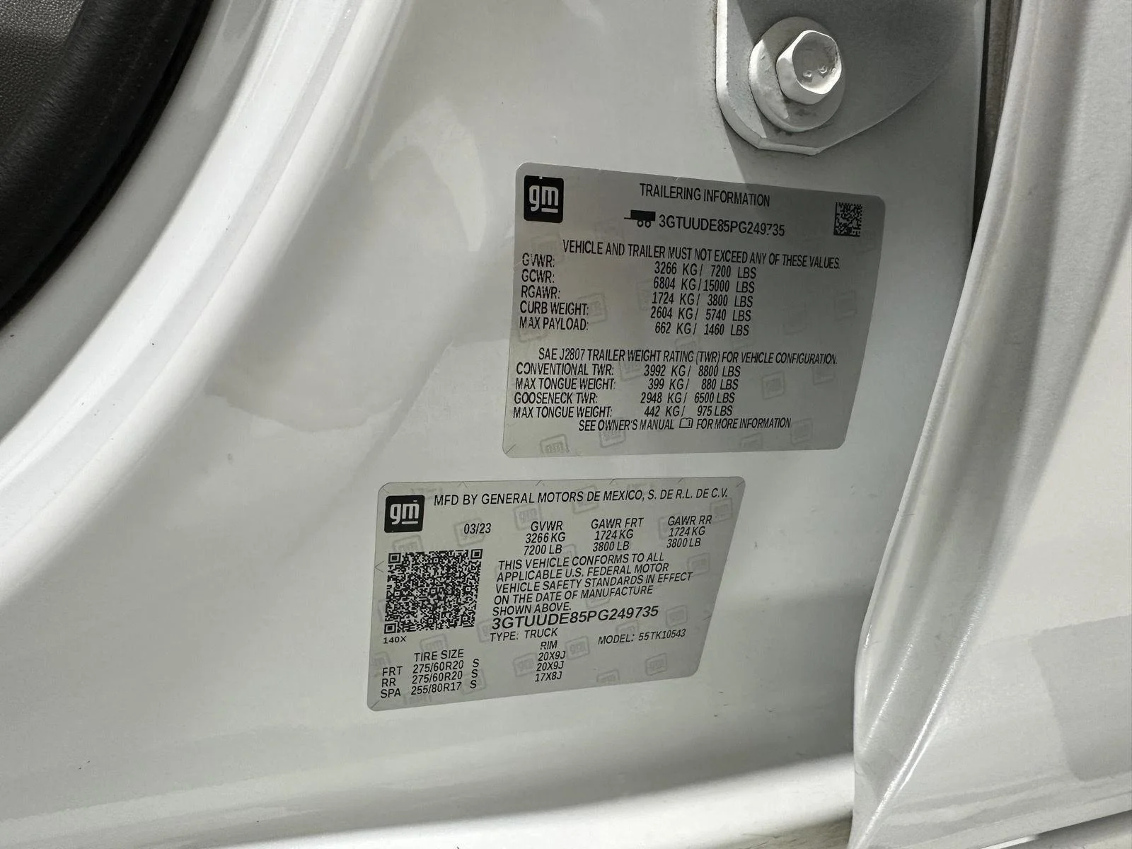 Used 2023 WHITE FROST TRICOAT GMC SLT image 32