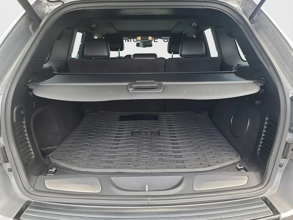 Used 2015 Silver Jeep SRT image 13