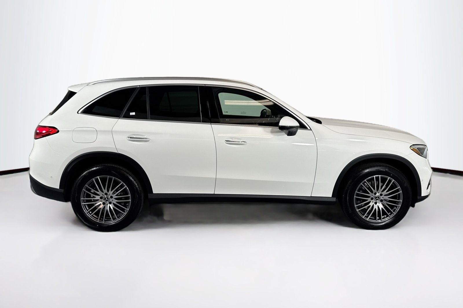 New 2026 Polar White Mercedes-Benz GLC 300 image 4