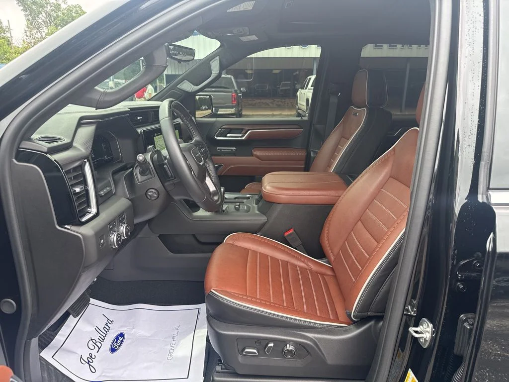 Used 2025 Onyx Black GMC Denali Ultimate image 5