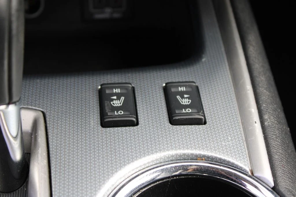 Used 2018 Silver Nissan SL image 22