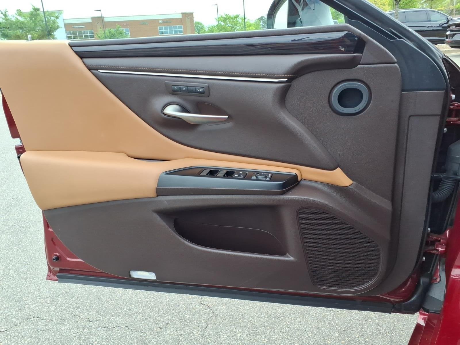 Used 2020 Matador Red Mica Lexus ES 350 image 30