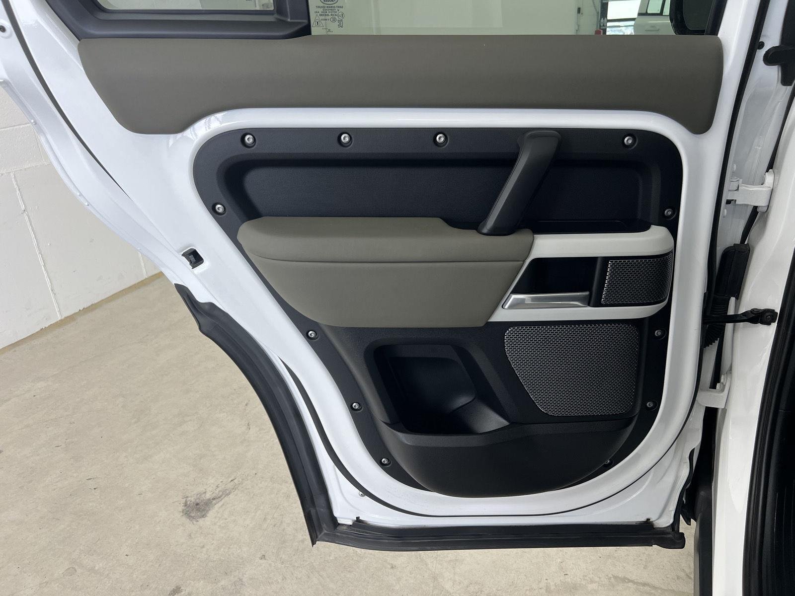2024 Land Rover Defender S - Photo 26