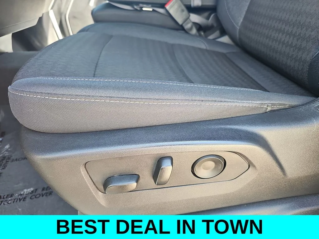 Used 2025 White Chevrolet LT image 29