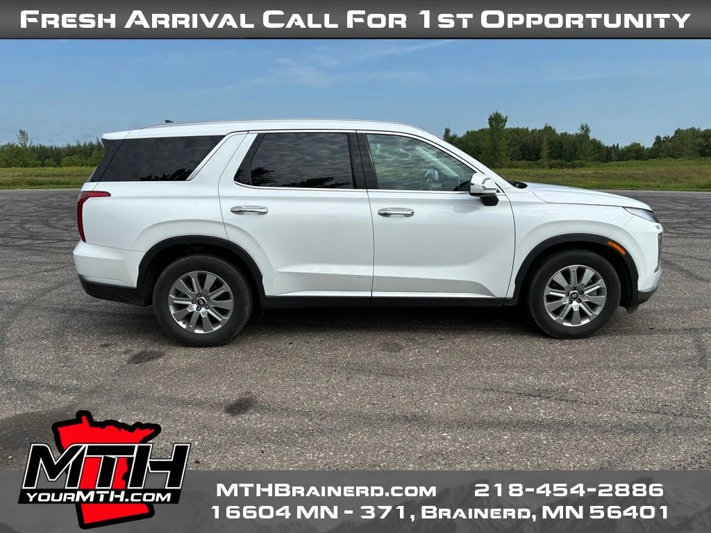 Certified Used 2025 White Hyundai SEL image 1