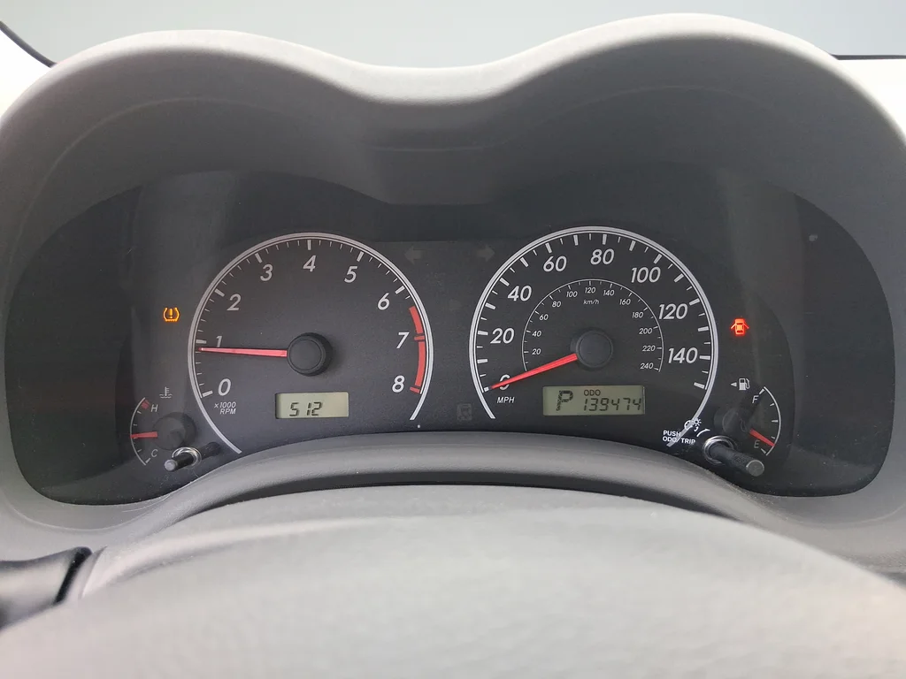 Used 2009 Silver Toyota LE image 22