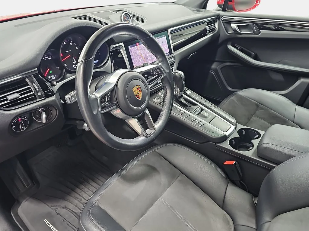Used 2021  Porsche Base image 18