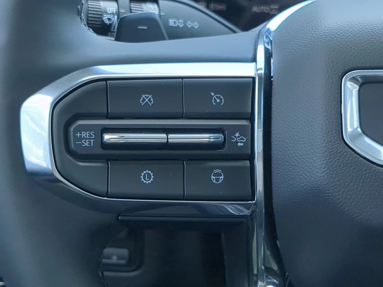 2026 GMC Yukon Denali - Photo 24