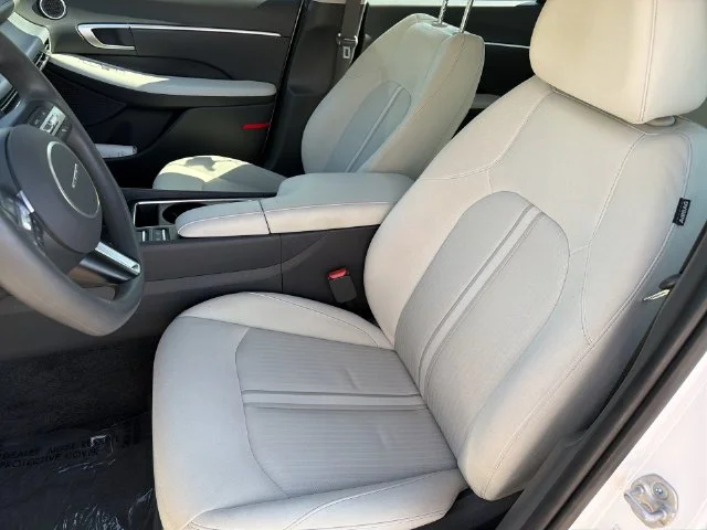 Used 2025 White Hyundai SEL image 33