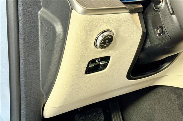 New 2026 Cirrus Silver Metallic Mercedes-Benz GLC 300 image 40