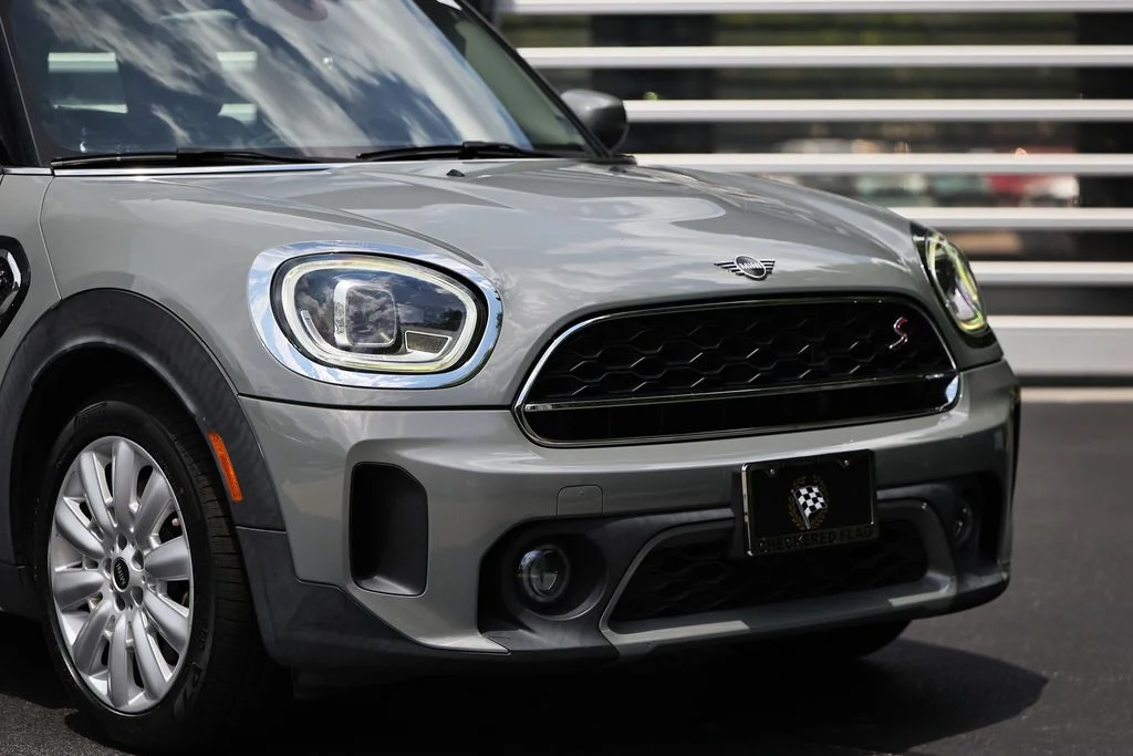 Used 2021 Moonwalk Gray Metallic MINI Classic image 2