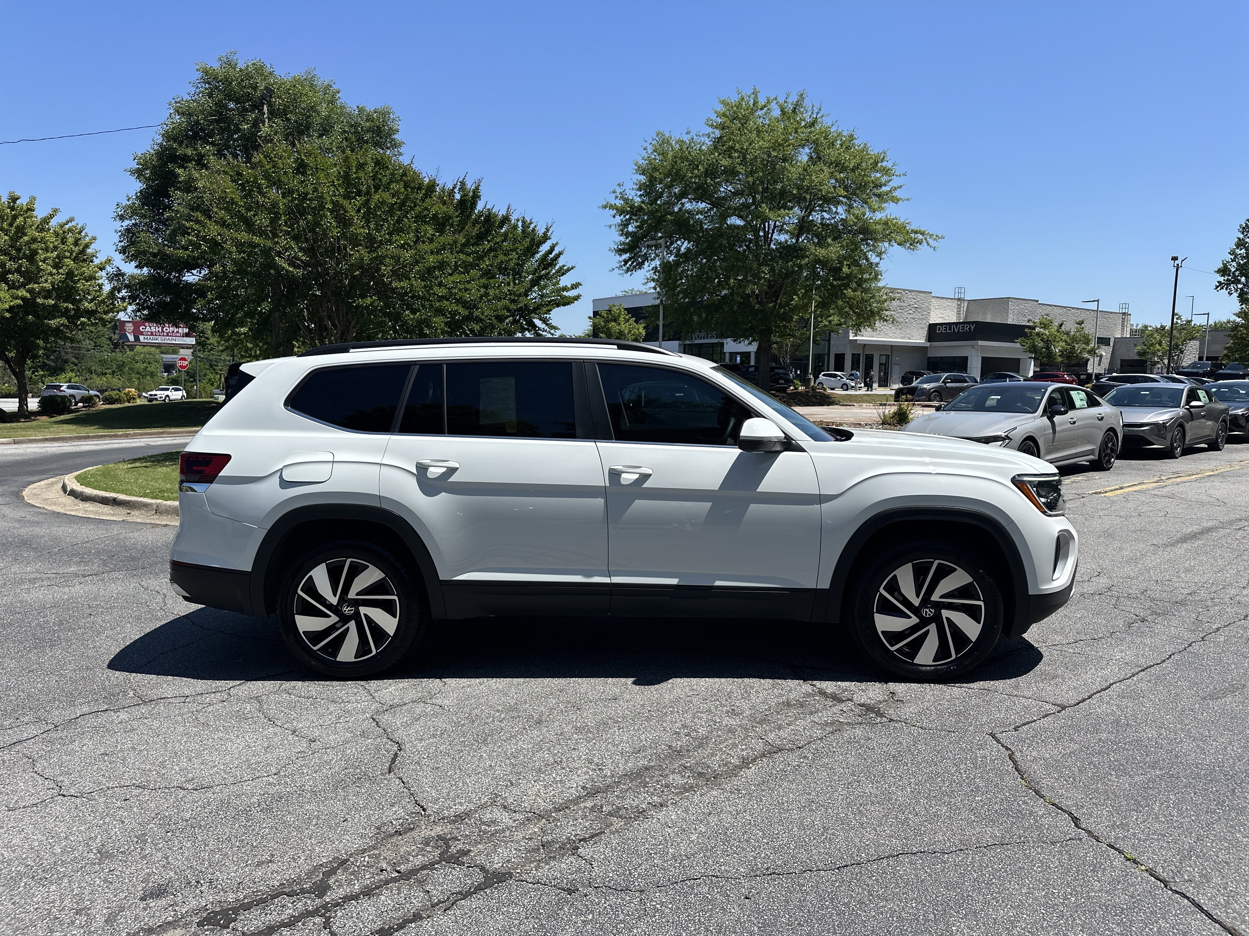Used 2024 Pure White Volkswagen 2.0T SE w/Technology image 5