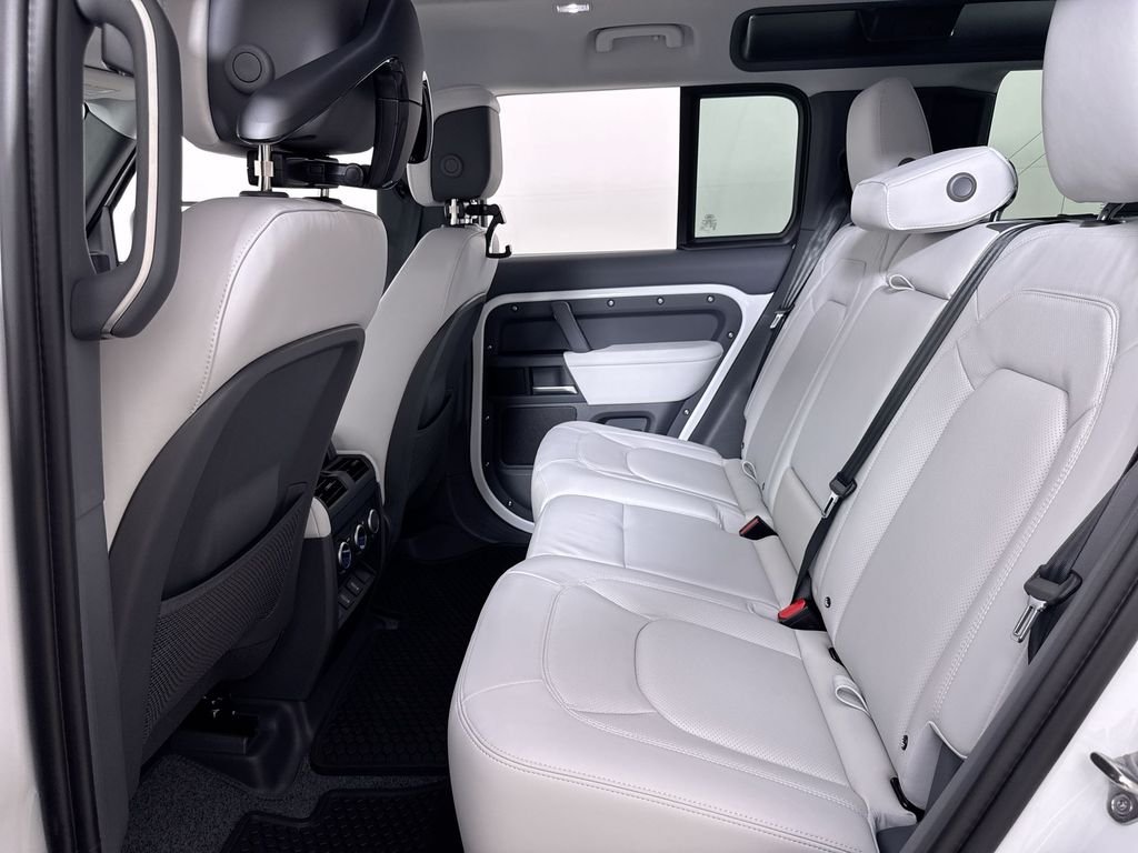 2026 Land Rover Defender X-Dynamic SE - Photo 21