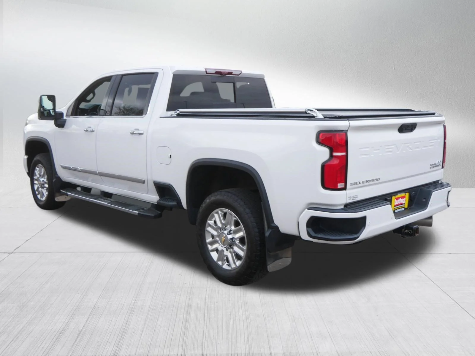 Used 2025 Iridescent Pearl Tricoat Chevrolet High Country image 5