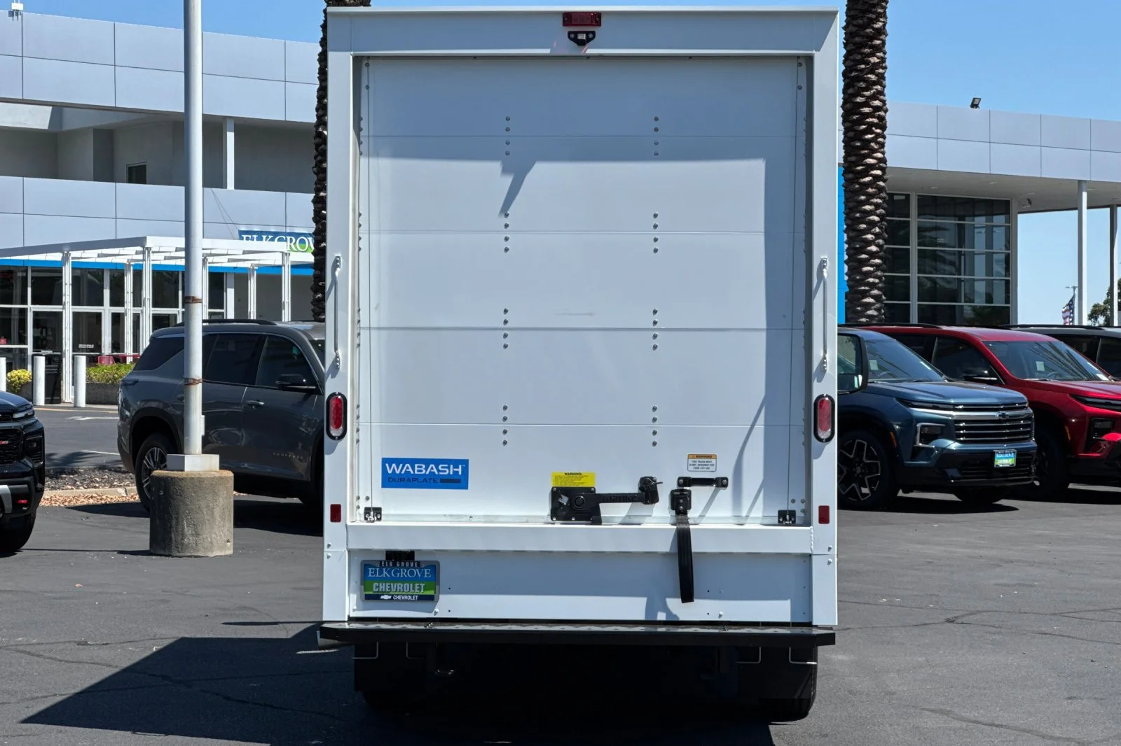 2025 Chevrolet Express Cutaway 3500 1WT view 4